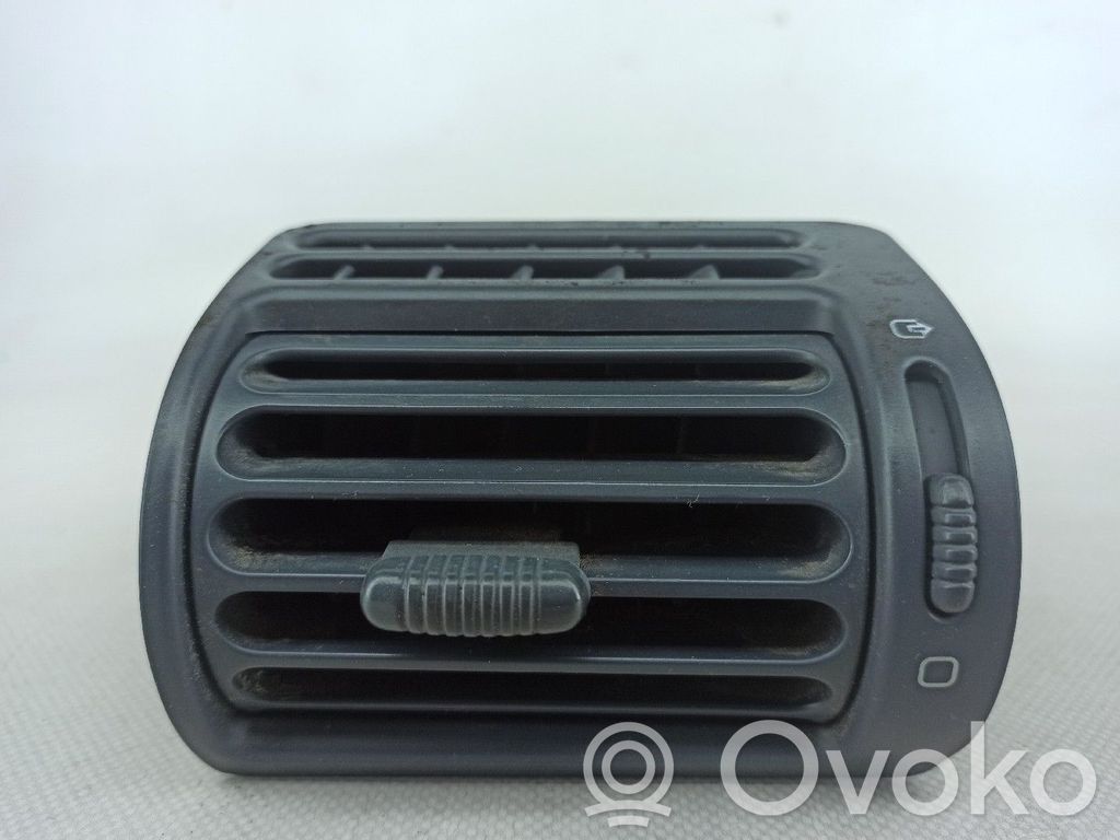 Rejilla de ventilación central del panel   ESQUERDO