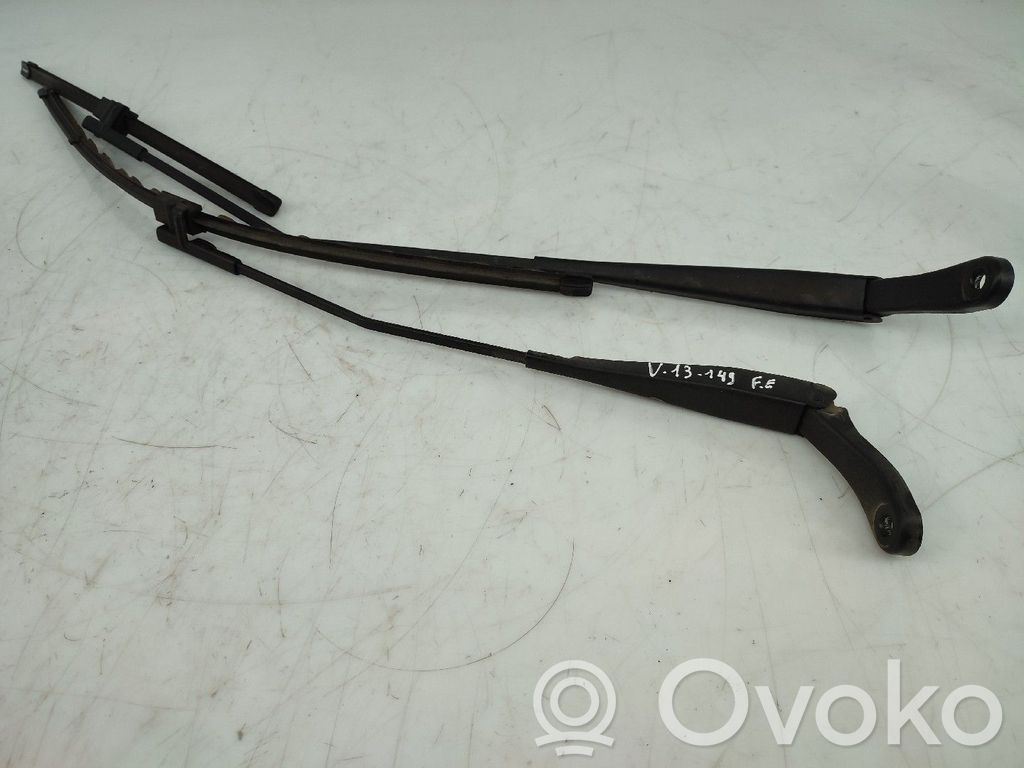Peugeot 207 Front wiper blade arm 