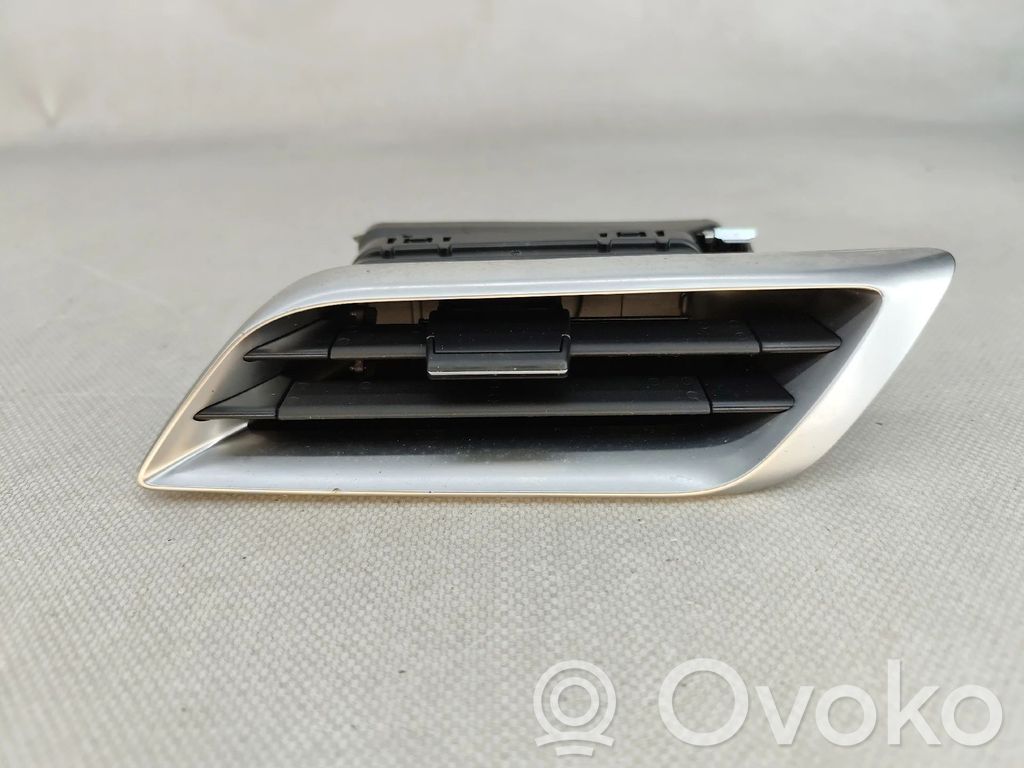 Peugeot 3008 II Centrālais gaisa ventilācijas režģis 