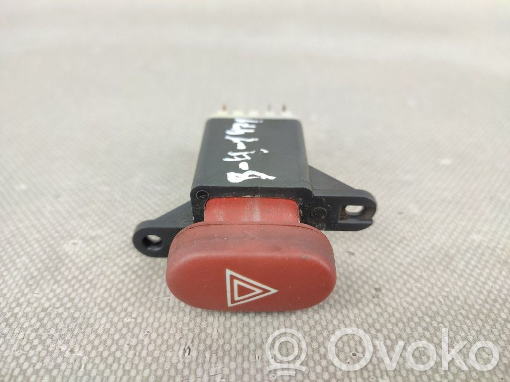 Botón interruptor de luz de peligro   822955