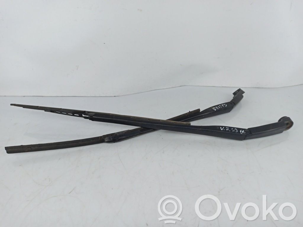 Honda Civic Front wiper blade arm 