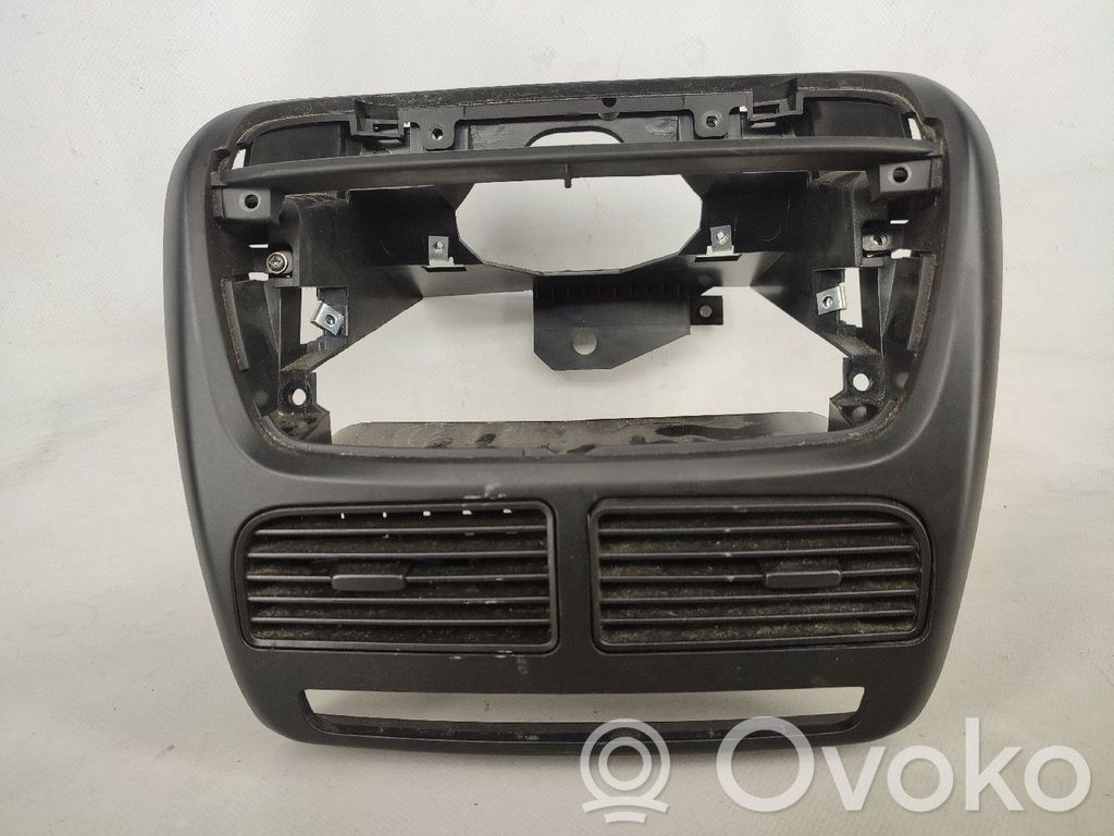 Fiat Doblo Dysze / Kratki środkowego nawiewu deski rozdzielczej 