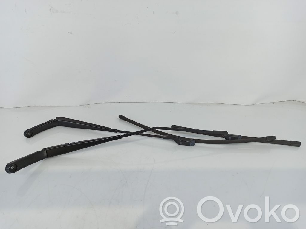 Volkswagen Caddy Front wiper blade arm 