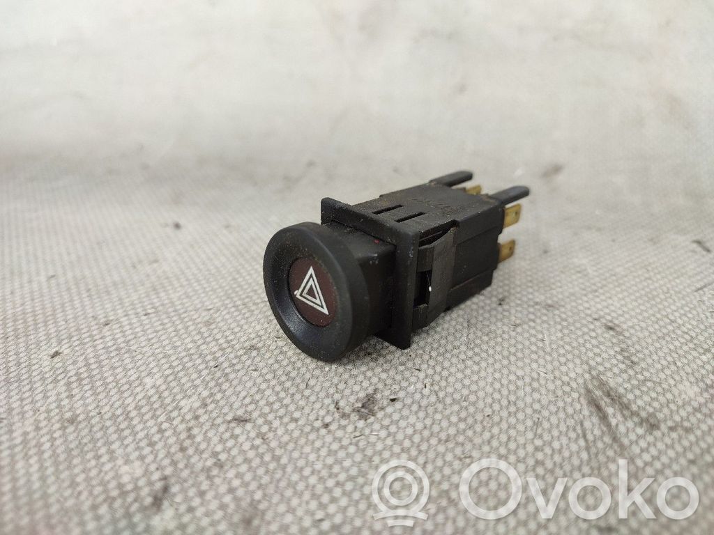 Botón interruptor de luz de peligro
