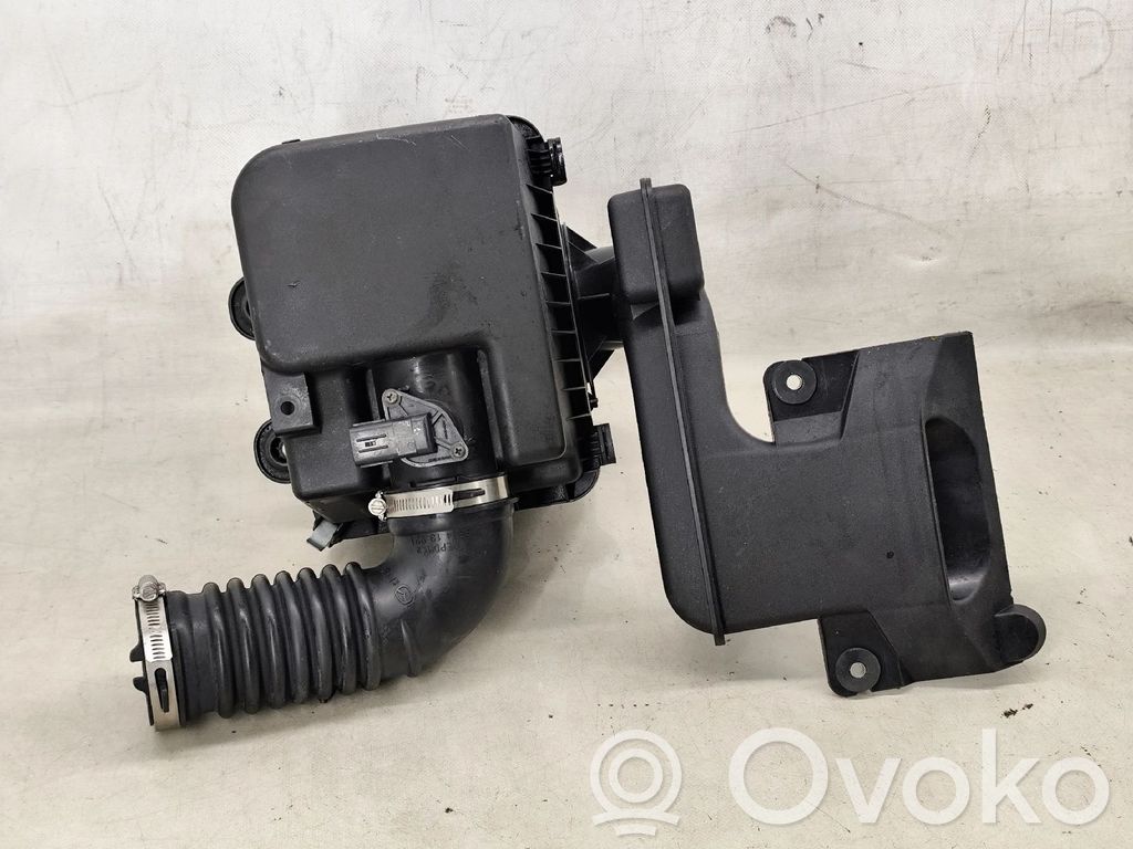 Air filter box   S562133AY