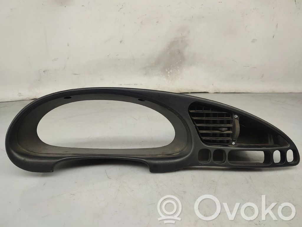 Ford Fiesta Kojelaudan kehys 