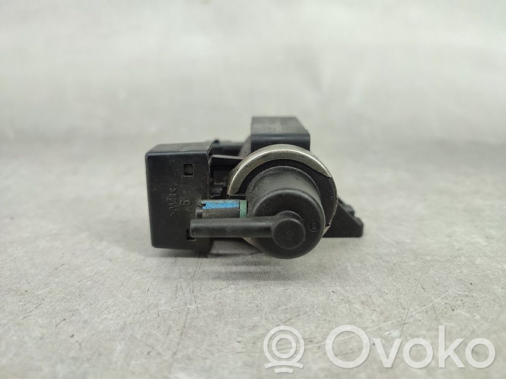 Solenoīda vārsts   72279600,2247906