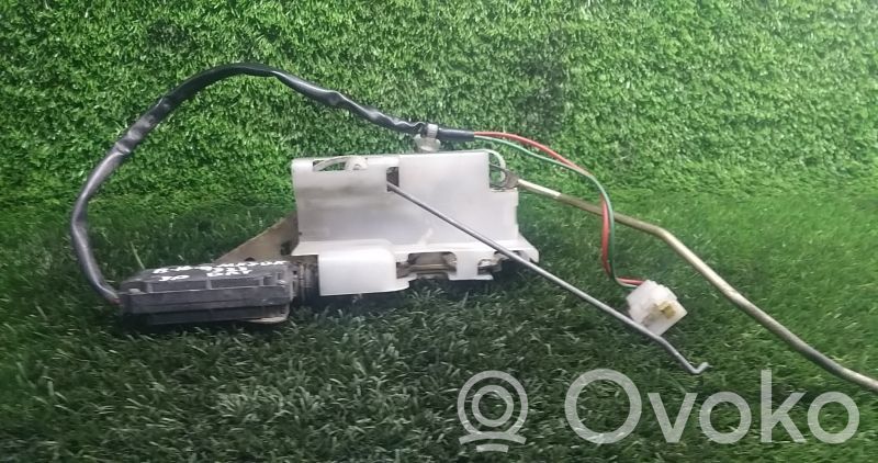 Cerradura de puerta delantera