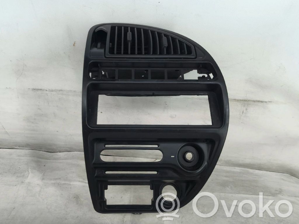 Citroen Saxo Dysze / Kratki środkowego nawiewu deski rozdzielczej 