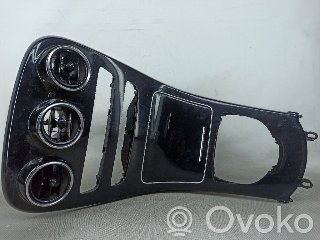 Mercedes-Benz C W205 Mascherina unità principale autoradio/GPS