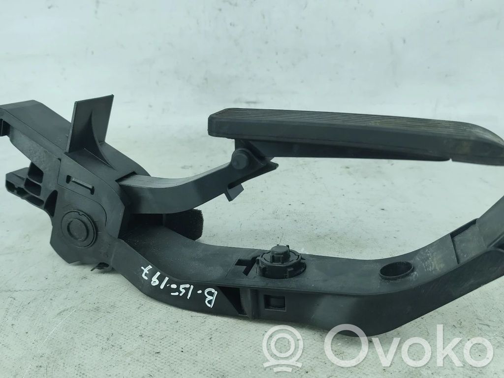 Pedal del acelerador   A2113000404