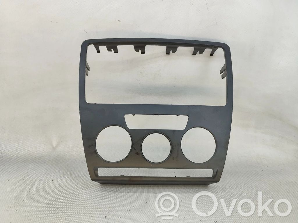 Skoda Octavia Mk2 (1Z) Mascherina unità principale autoradio/GPS