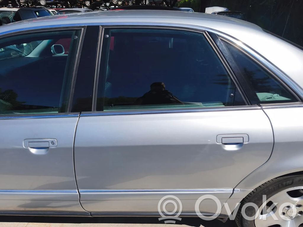 Audi A8 S8 D2 4D Porte arrière