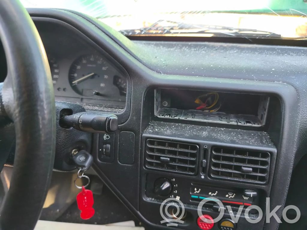 Peugeot 106 Verkleidung Radio / Navigation