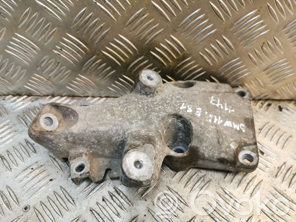 Engine mounting bracket   6776529