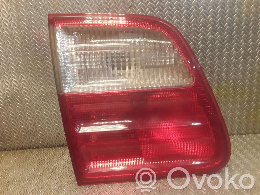 Mercedes-Benz E W210 Lampy tylnej klapy bagażnika 