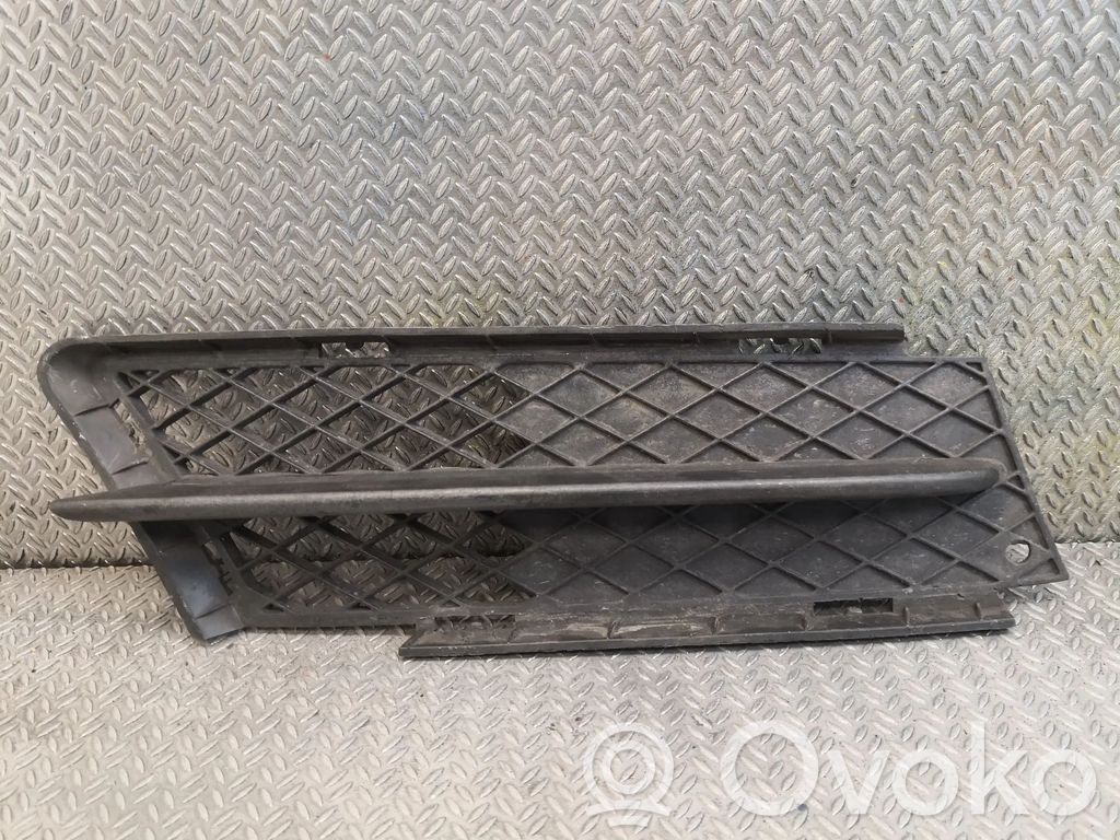 Front grill   7134082