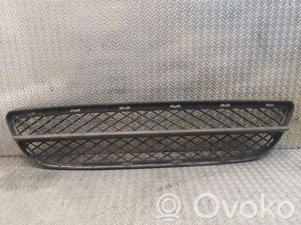 Rejilla delantera   7134074