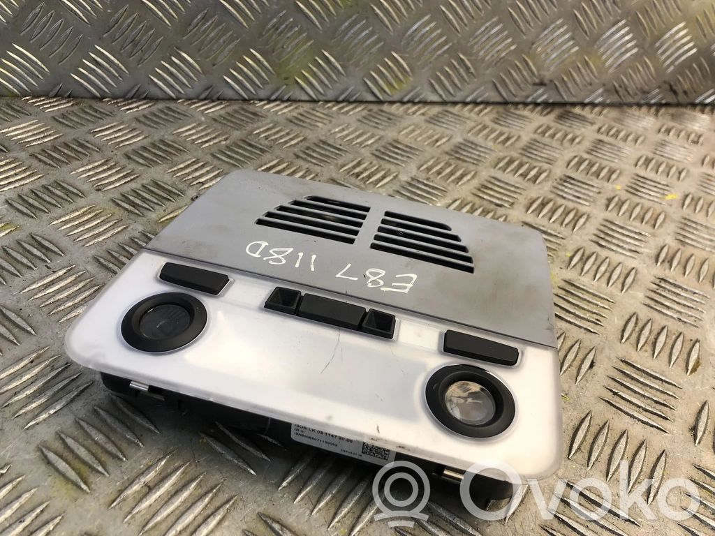 Etuistuimen valo   6974373