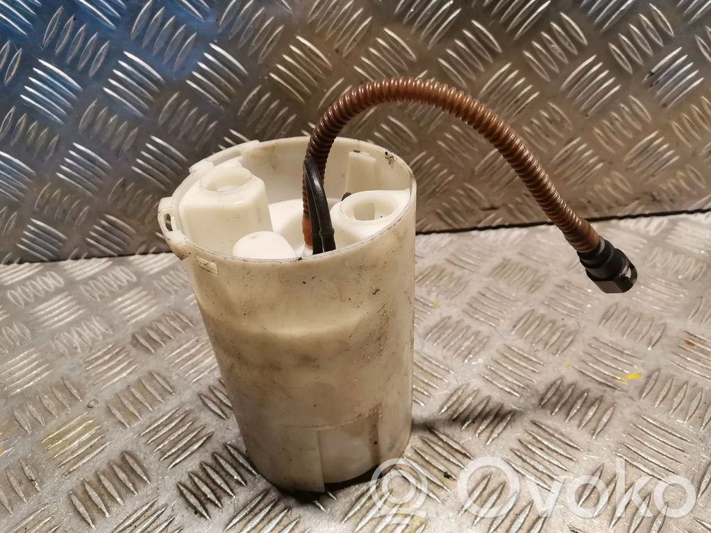 Bomba interna de combustible   6767947