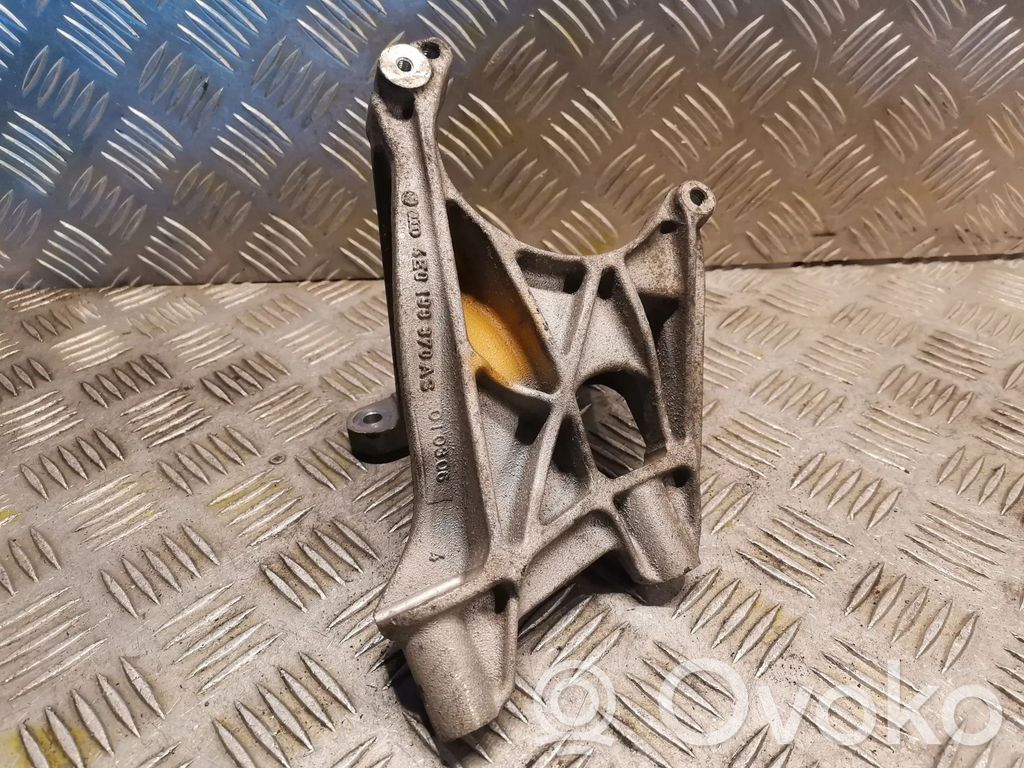 Audi A8 S8 D3 4E Engine mounting bracket 
