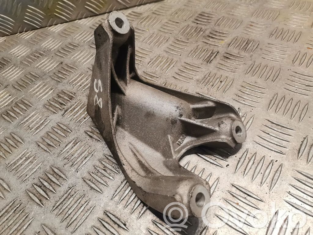 Audi A8 S8 D3 4E Engine mounting bracket 
