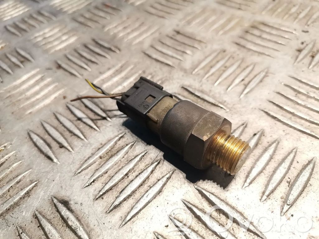 BMW 7 E38 Coolant temperature sensor 