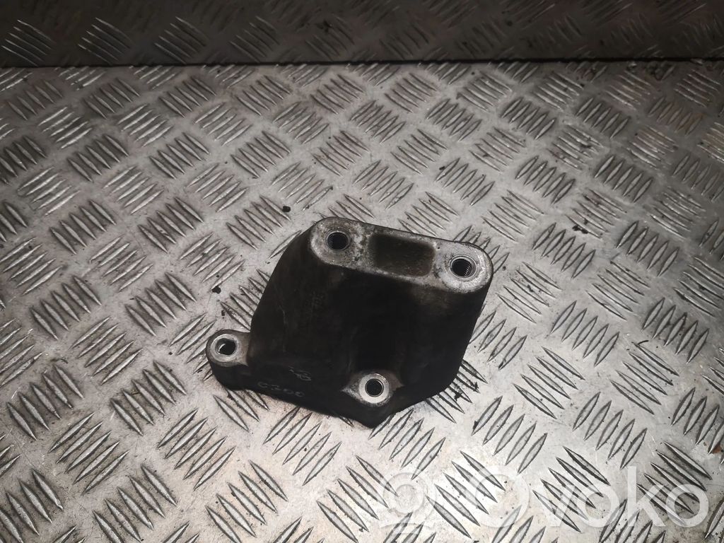 Engine mounting bracket   04578181AA
