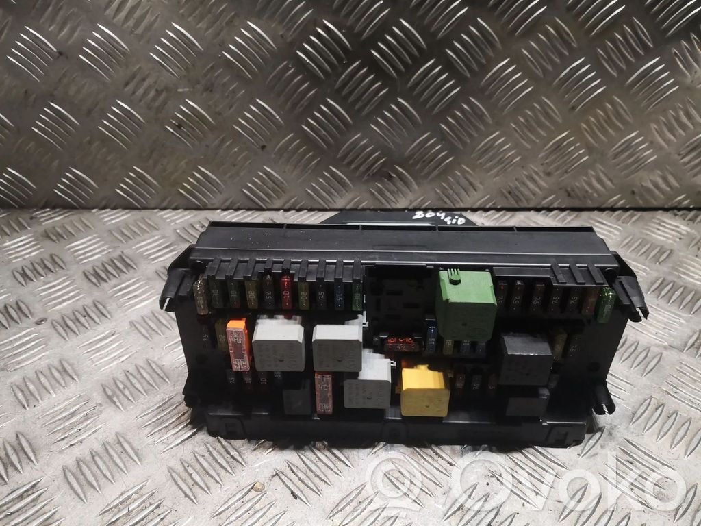 Mercedes-Benz C W204 Juego de caja de fusibles 