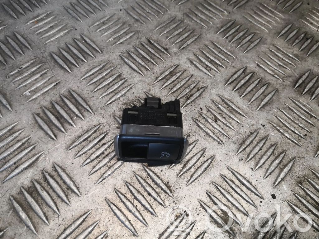 Mercedes-Benz C W204 Tailgate/boot open switch button 