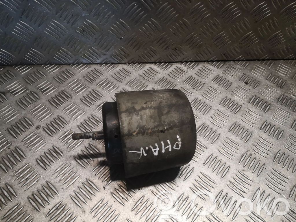 Engine mount bracket   3D0199381P