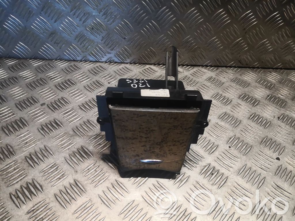 Mercedes-Benz E W211 Compartimiento/consola central del panel 