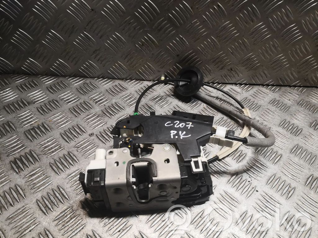 Mercedes-Benz E C207 W207 Etuoven lukko 