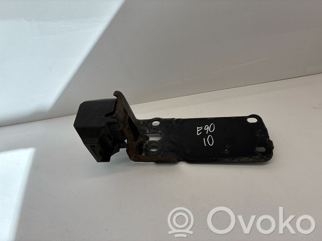 BMW 3 E90 E91 Radiator mount bracket 