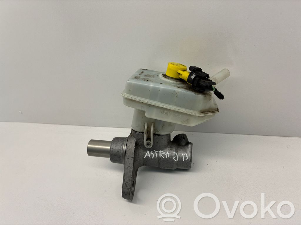 Opel Astra J Pääjarrusylinteri 