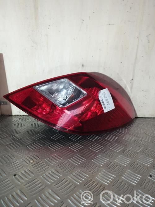Opel Corsa D Lampă spate în caroserie 