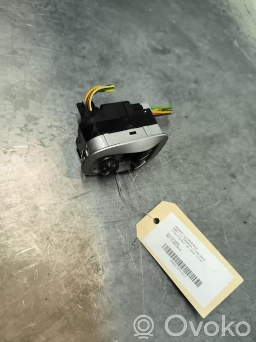 Peugeot 206+ Interruptor del elevalunas eléctrico 