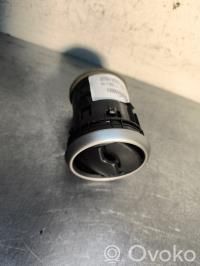 Nissan Qashqai Moldura protectora de la rejilla de ventilación lateral del panel