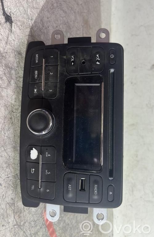 Dacia Duster Panel / Radioodtwarzacz CD/DVD/GPS