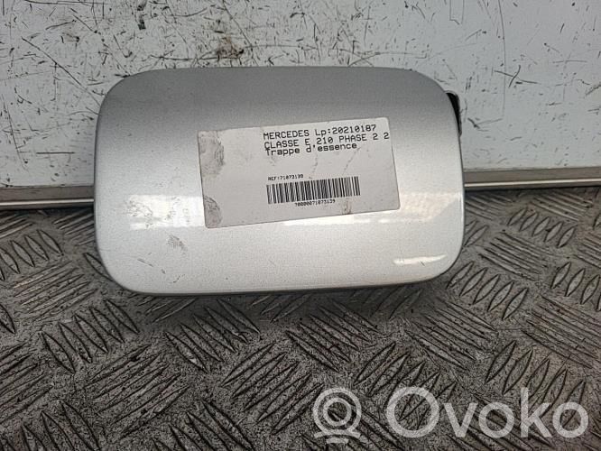 Mercedes-Benz E W210 Bouchon, volet de trappe de réservoir à carburant