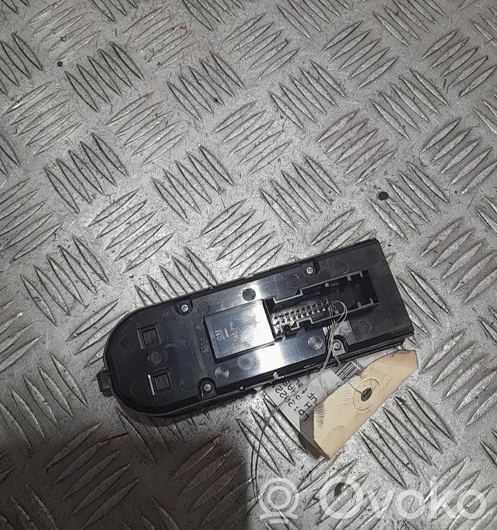 Opel Astra H Interrupteur commade lève-vitre 
