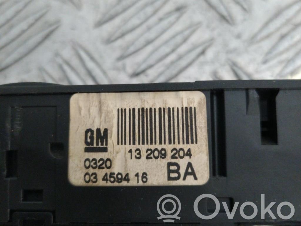 Opel Astra H Interrupteur commade lève-vitre 
