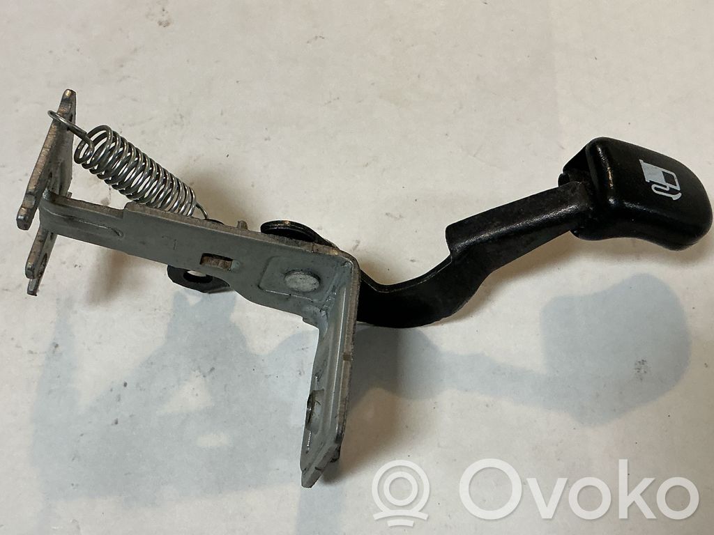 Fuel cap release pull handle
