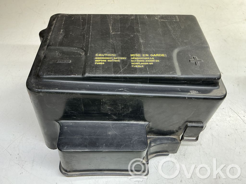Saab 9-5 Akkulaatikon alustan kansi 