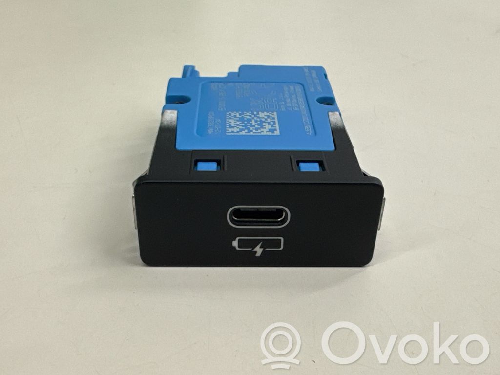 BMW X4 G02 USB socket connector 