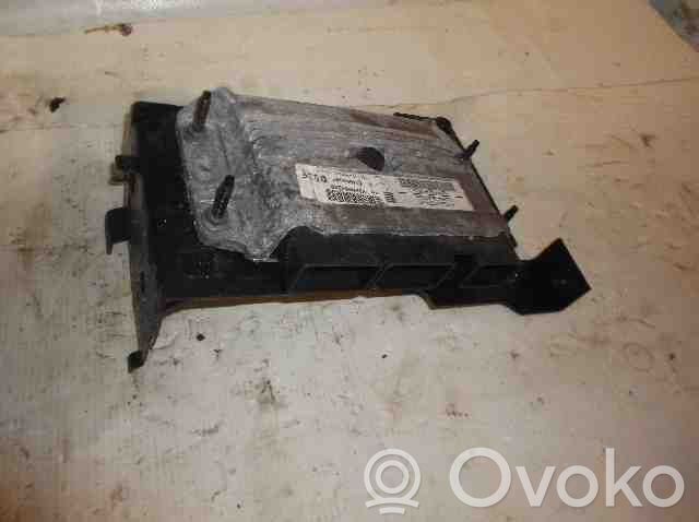 Unité de commande / module d'injection   8200958288