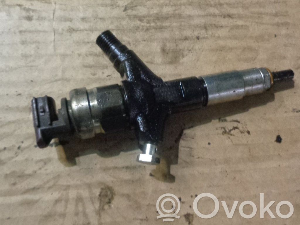 Fuel injector   16613AA020