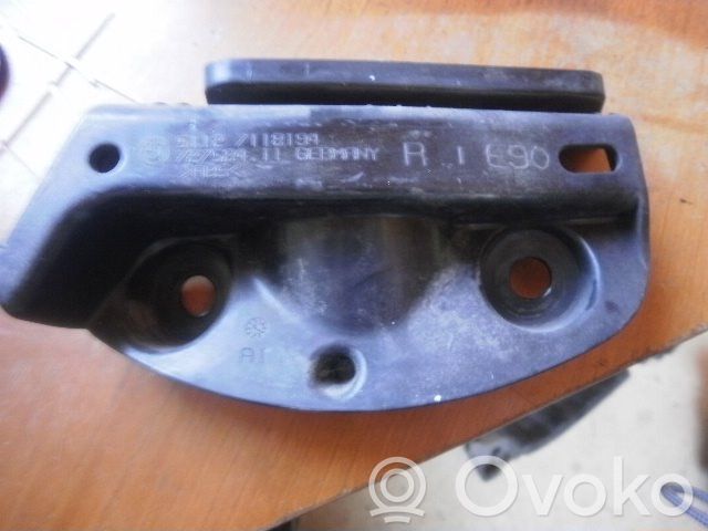 Centrālais gaisa ventilācijas režģis   58450713