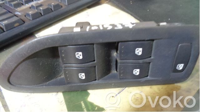 Electric window control switch   8200397299