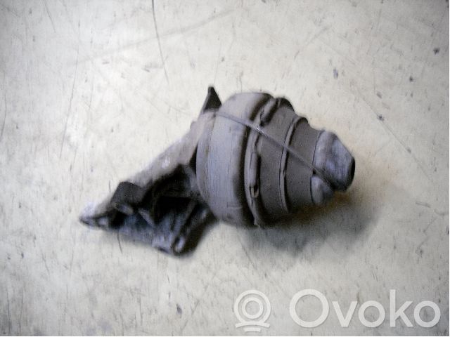 Engine mount bracket   6801722